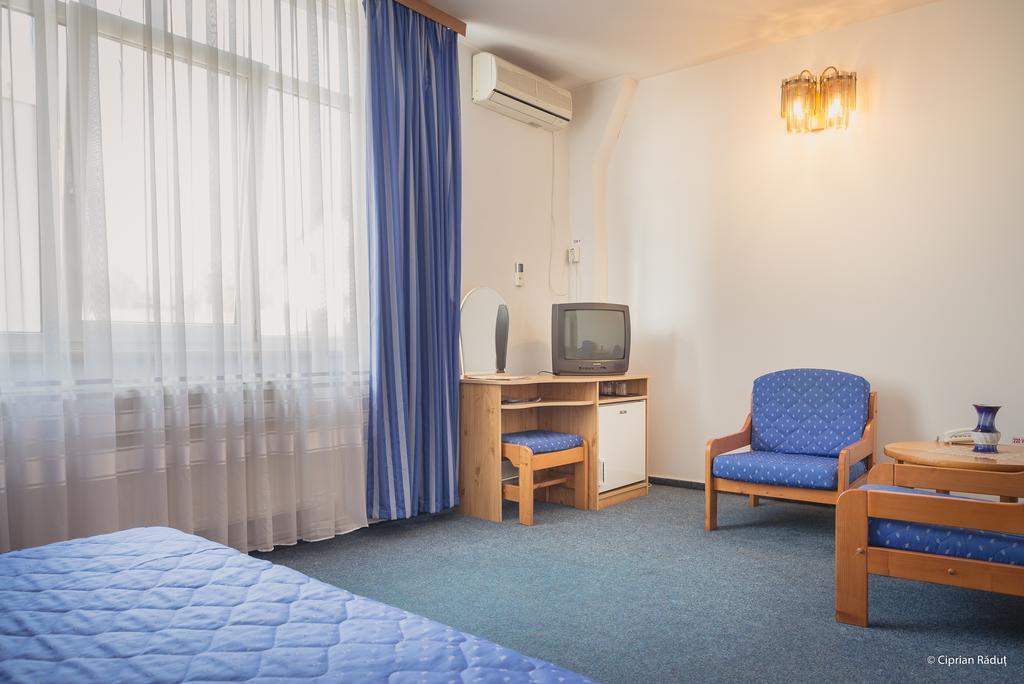 Hotel Iris Tîrnăveni Exterior foto