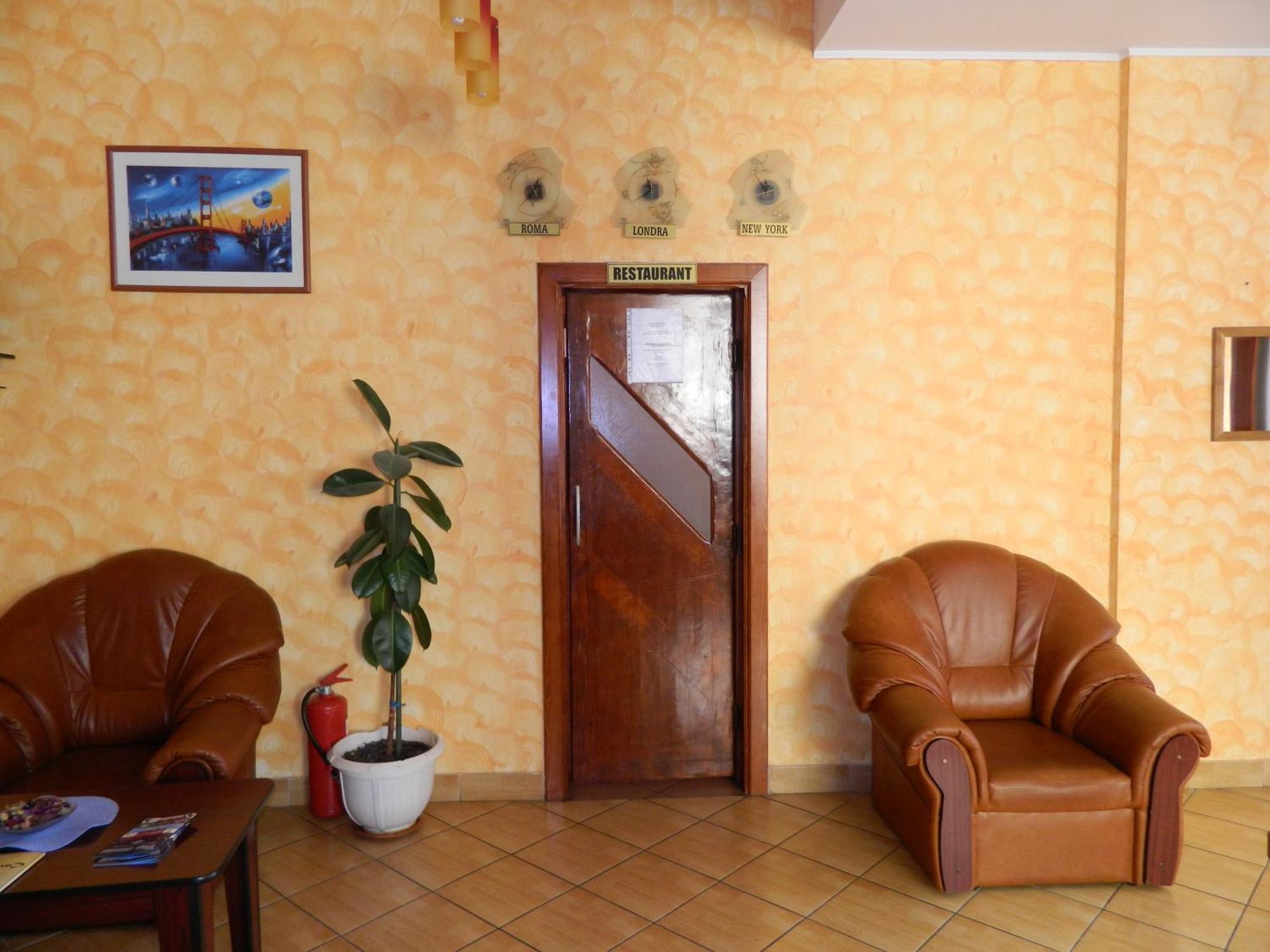 Hotel Iris Tîrnăveni Exterior foto